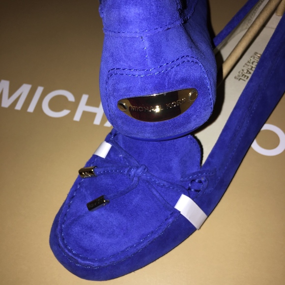 NWT - MICHAEL KORS BLUE SUEDE MOCS - SIZE 8M - Picture 4 of 8